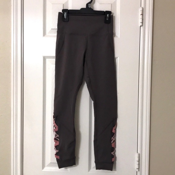 FABLETICS Dynamic High-Waisted Lattice 7/8 Legging - Picture 8 of 13